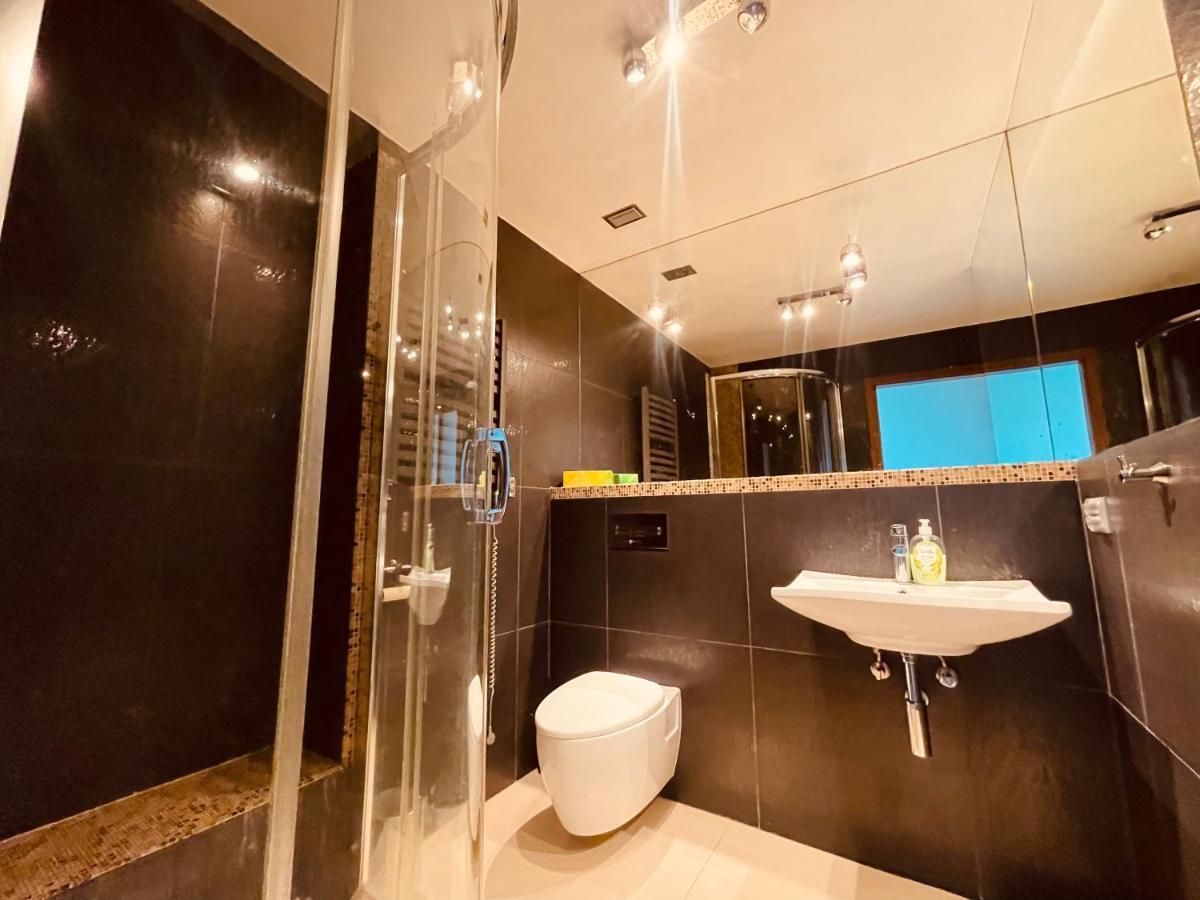 Apartamenty Ktw Debowe Tarasy คาโตวีตเซ ภายนอก รูปภาพ