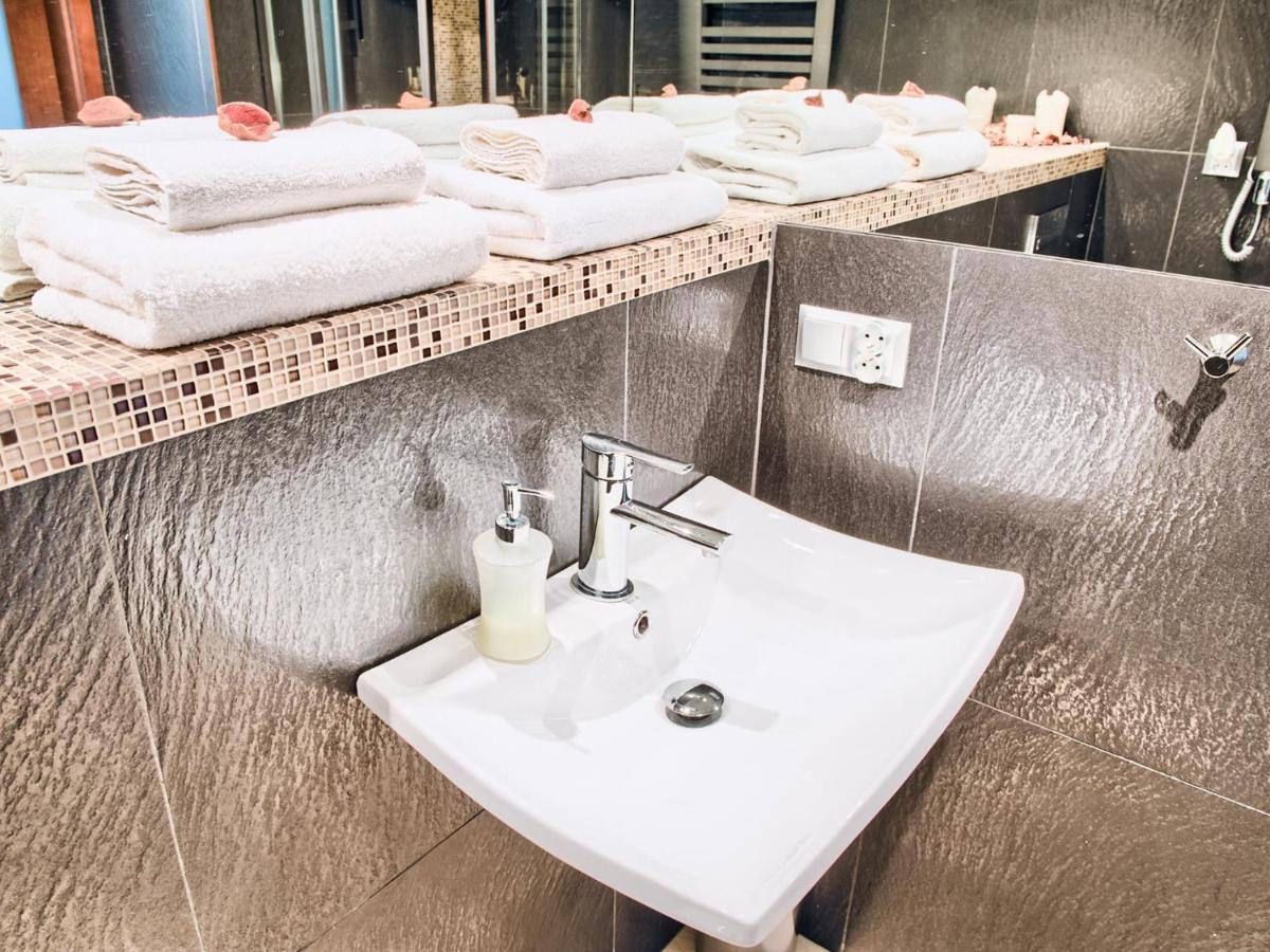 Apartamenty Ktw Debowe Tarasy คาโตวีตเซ ภายนอก รูปภาพ